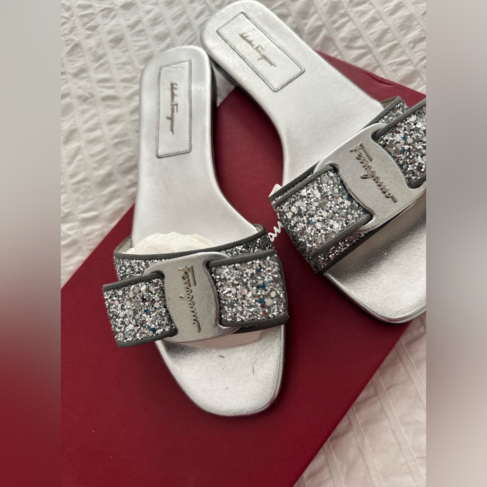 Authentic Salvatore Ferragamo Vara Bow Accent Leather Slides Size: 7 | US 7C
